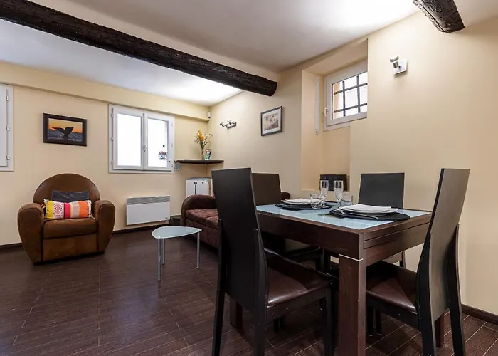Апартаменты Atypical Cozy 1 Bdr Old Town Ницца